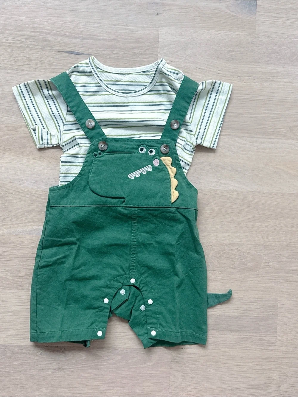 NWT Adorable Toddler Dinosaur Shortall Outfit – 2 Piece Set